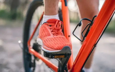 Jakie buty na rower gravel wybrać, aby uniknąć dyskomfortu?