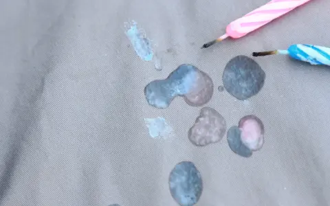 Jak usunąć wosk z bluzki? Skuteczne metody na trudne plamy