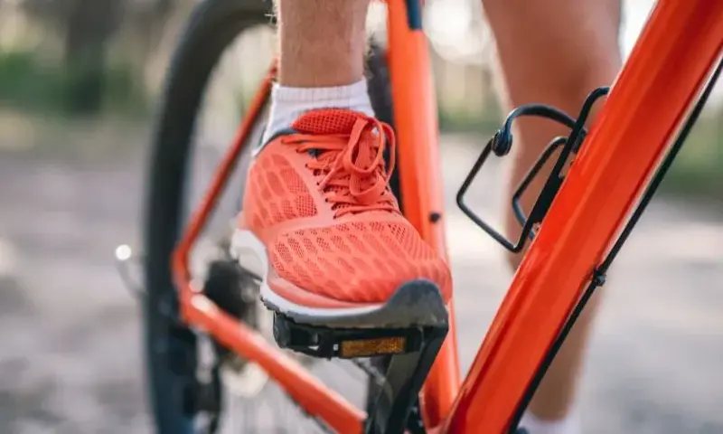 Jakie buty na rower gravel wybrać, aby uniknąć dyskomfortu?
