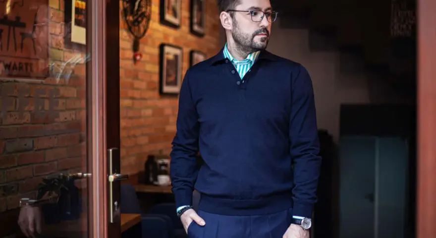 Jak wybrać idealny sweter do koszuli na każdą okazję?