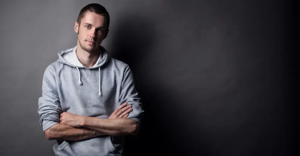 Zdjęcie Jak zmierzyć wymiary bluzy, aby uniknąć złego dopasowania